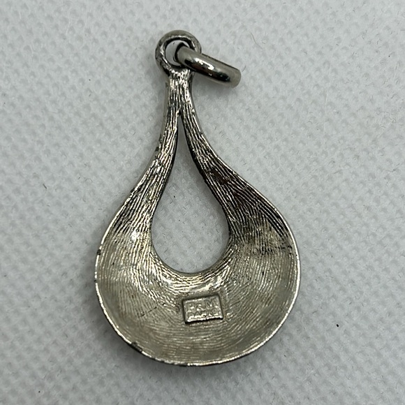 P and M Paris- Vintage Costume Jewelry Pendant - Picture 3 of 10